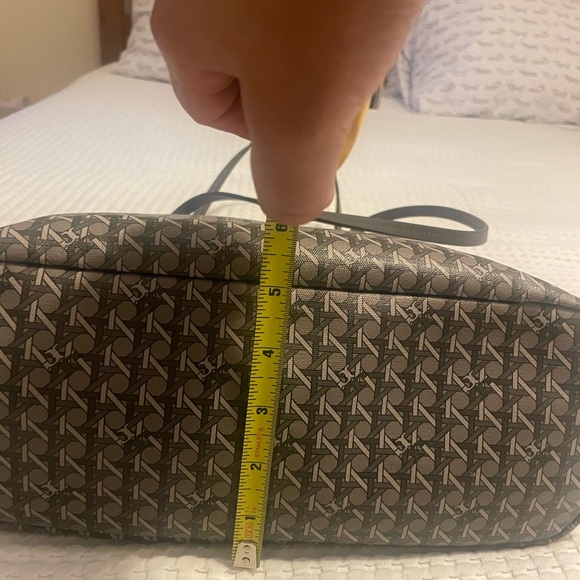 Tory Burch Gray Geometric Print Tote - Picture 13 of 15